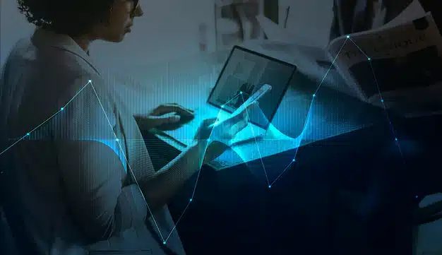 mulher de óculos realizando business intelligence no escritório