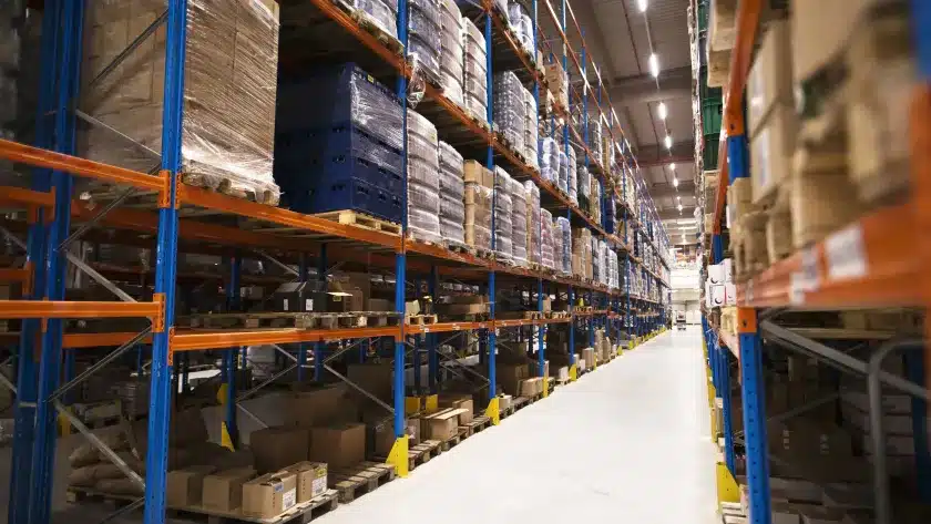 interior do estoque de fábrica