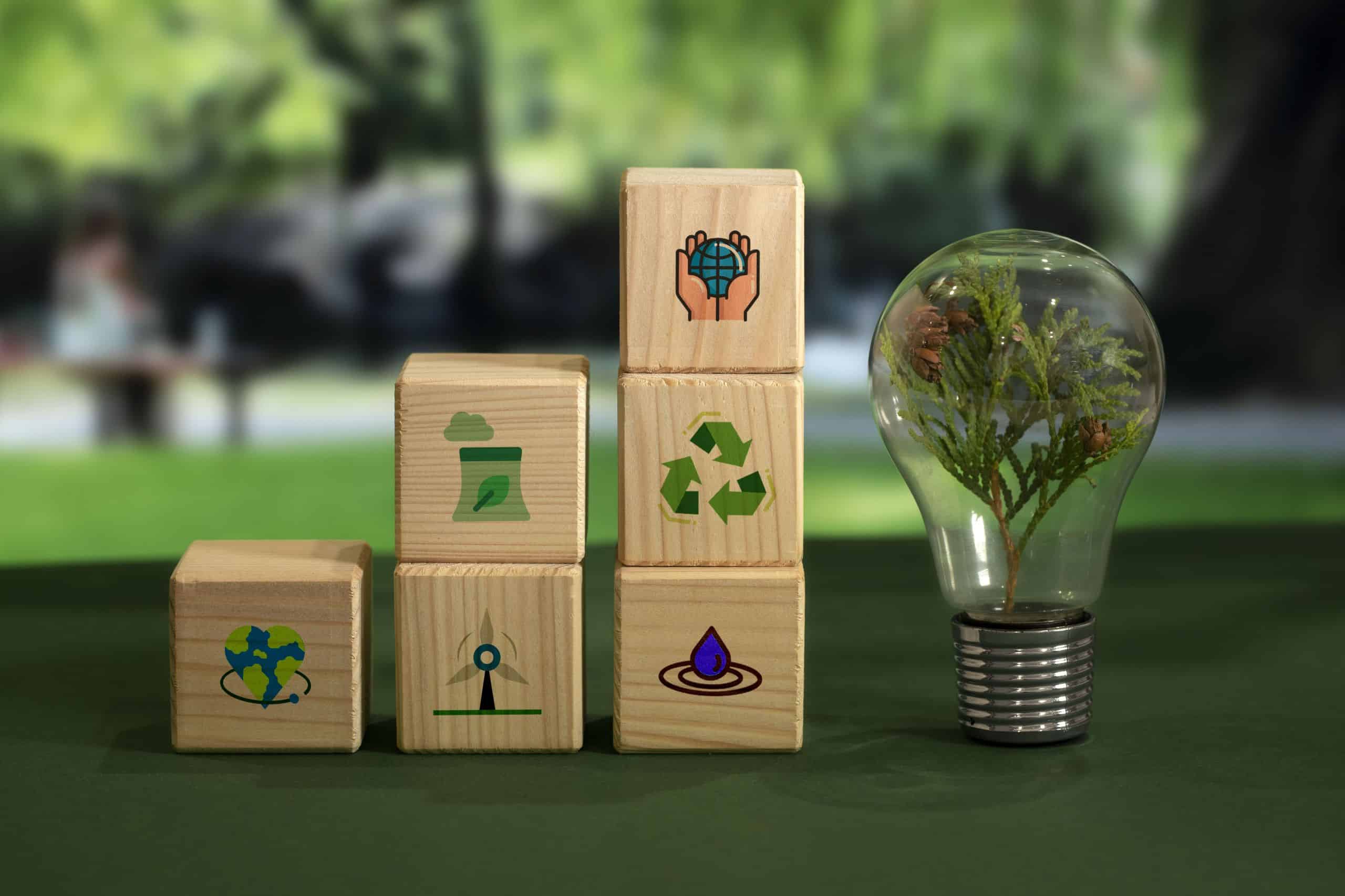 pilares-do-esg-dados-de-madeira-com-simbolos-de-sustentabilidade-ambiental