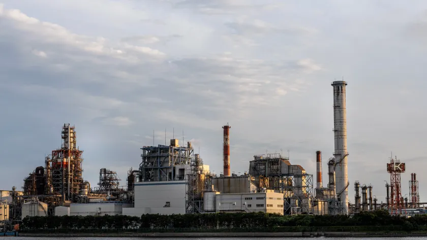 neoindustrializacao-vista-urbana-com-polo-industrial-ao-entardecer